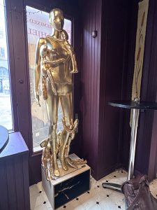 foyer of Theatre Giljotin