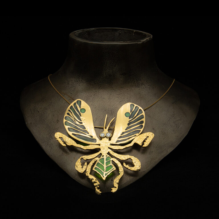 Big Green Pendant Brosch Ekaterina Sisfontes
